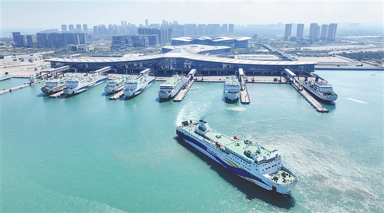 跨乘风破浪追逐蓝天 - 介绍全新的海南轮渡之旅探索深度深度旅程。